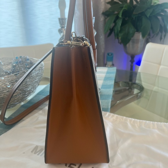 Michael Kors Eva Large Tote + Dust Bag - Picture 4 of 5